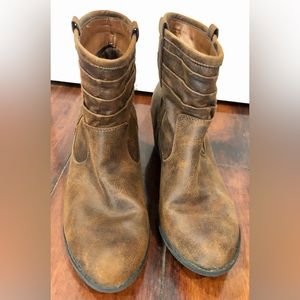 Arizona Jeans Company AZ Garber Women’s Chunky Heel Slip On Brown Ankle Boots 9M